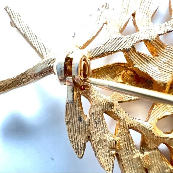 Vintage Retro Dual Gold Tone Textured Leaf Brooch Pin - Picture 8 of 9